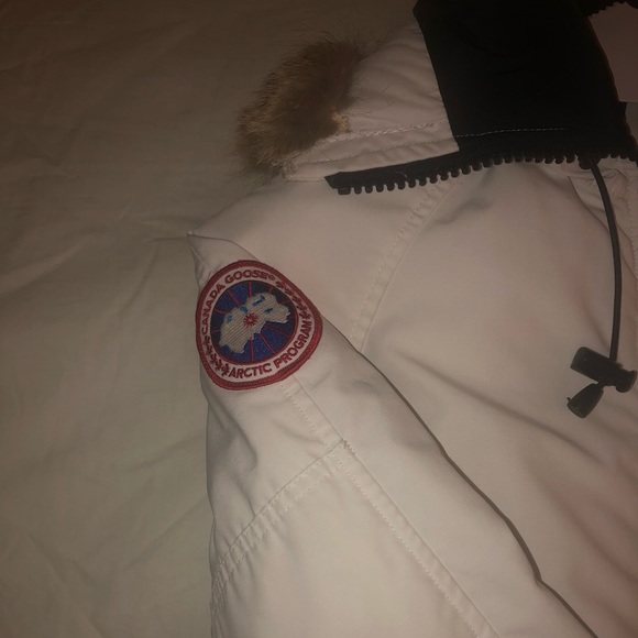 WHITE CANADA GOOSE JACKET w/ FUR HOOD ATTACHMENT - Picture 2 of 6